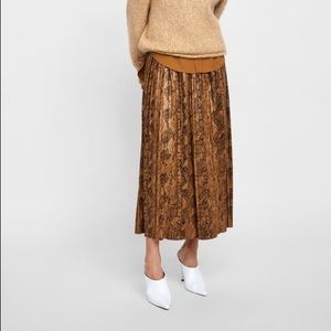 Snakeskin Print Pleated Zara Skirt